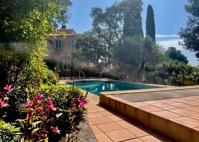Villa La Malpagne, 400M2 Les Pieds Dans L\'Eau
