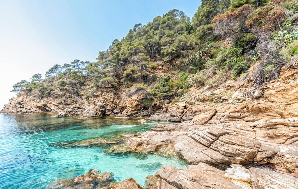 Villa La Malpagne, 400m2 Les Pieds Dans L'eau *