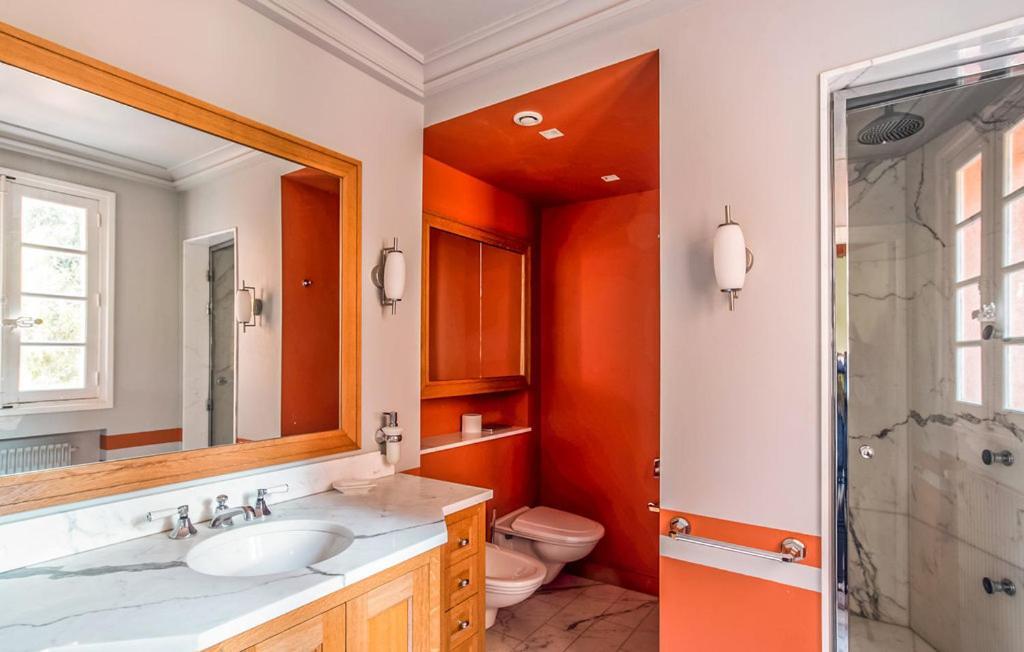 La Malpagne, 400m2 Les Pieds Dans L'eau Villa