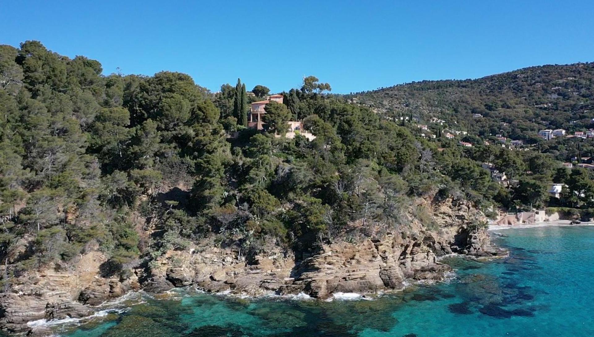 Villa La Malpagne, 400m2 Les Pieds Dans L'eau